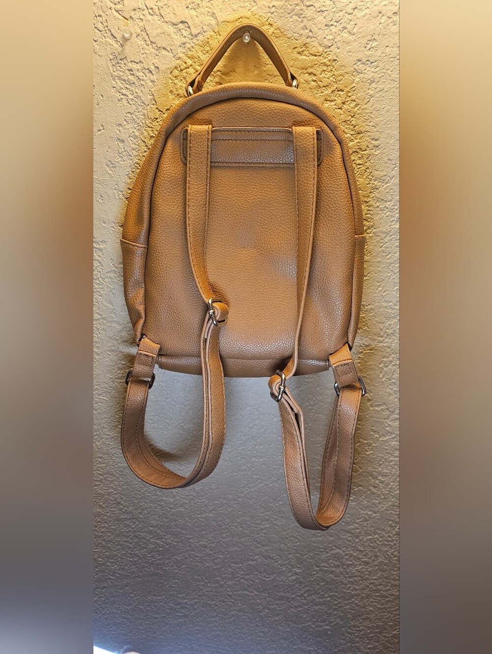 Kenneth Cole Reaction Backpack. - Picture 2 of 3